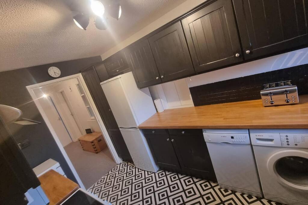 Spacious Self Contained Flat In Superb Location 리밍톤 외부 사진